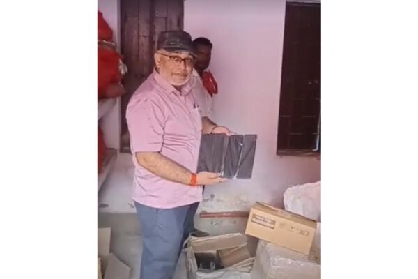 बक्सर: चौसा के 156 स्कूलों को मिलेंगे टैब, शिक्षा व्यवस्था होगी डिजिटल चौसा प्रखंड के 156 स्कूलों को दिए गए टैब, शिक्षा में तकनीक की पहल